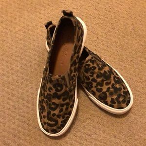 Tommy Bahama leopard slip-on’s